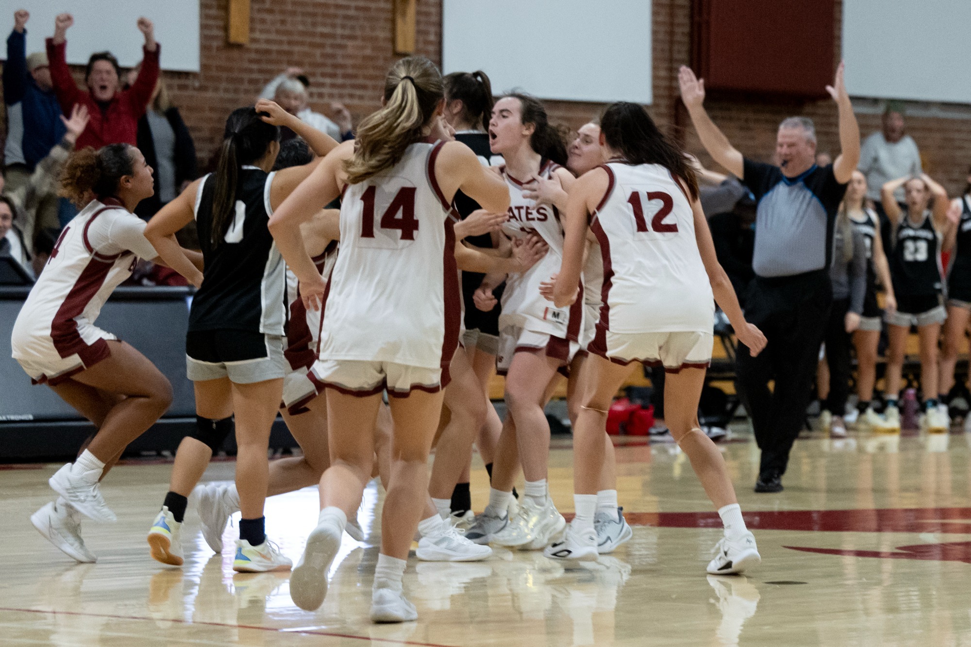 Sarah Hughes Half-Court Buzzer-Beater vs. Bowdoin 