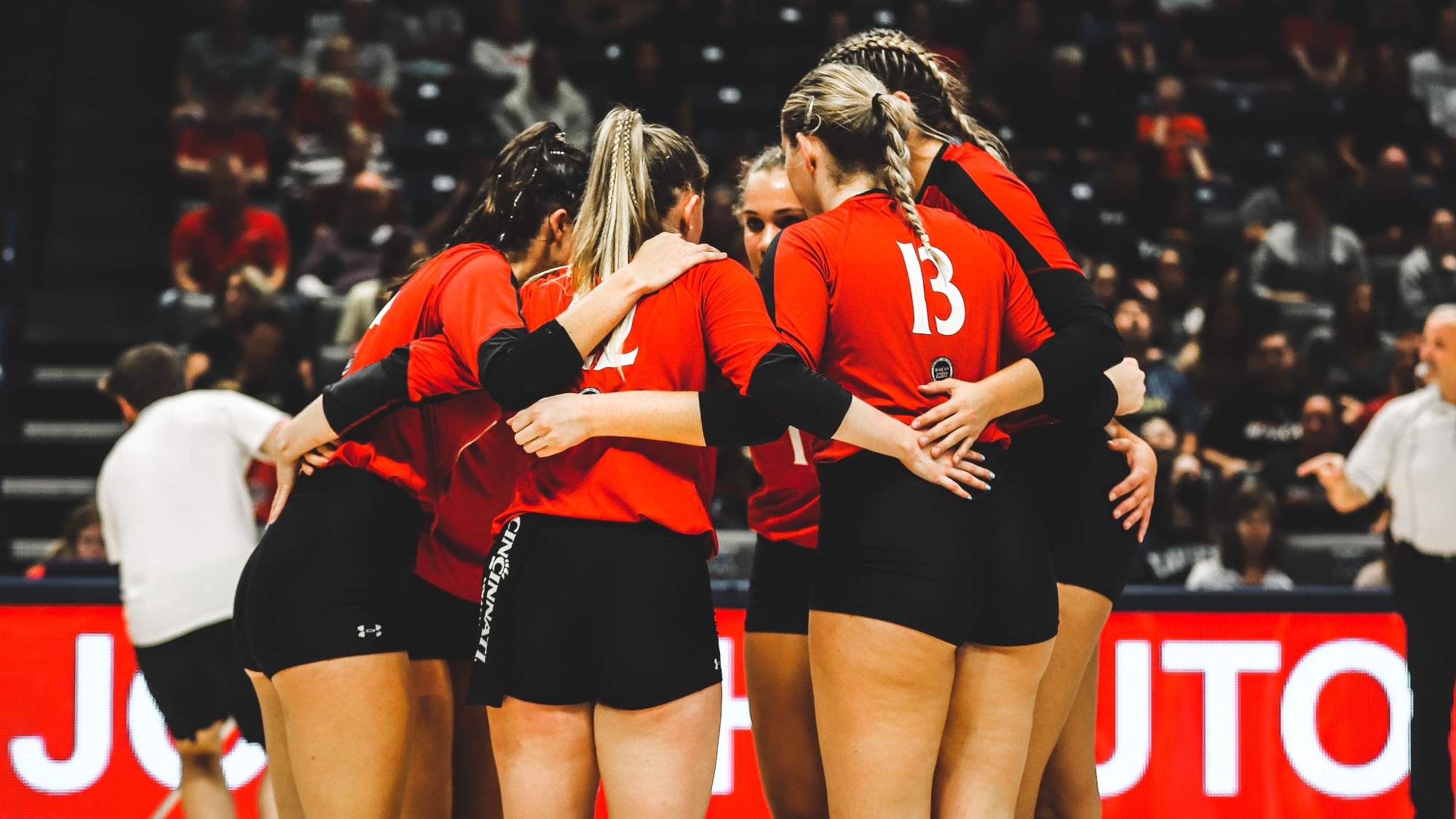 Cincinnati Suffers FiveSet Loss to Xavier in Queen City Classic University of Cincinnati