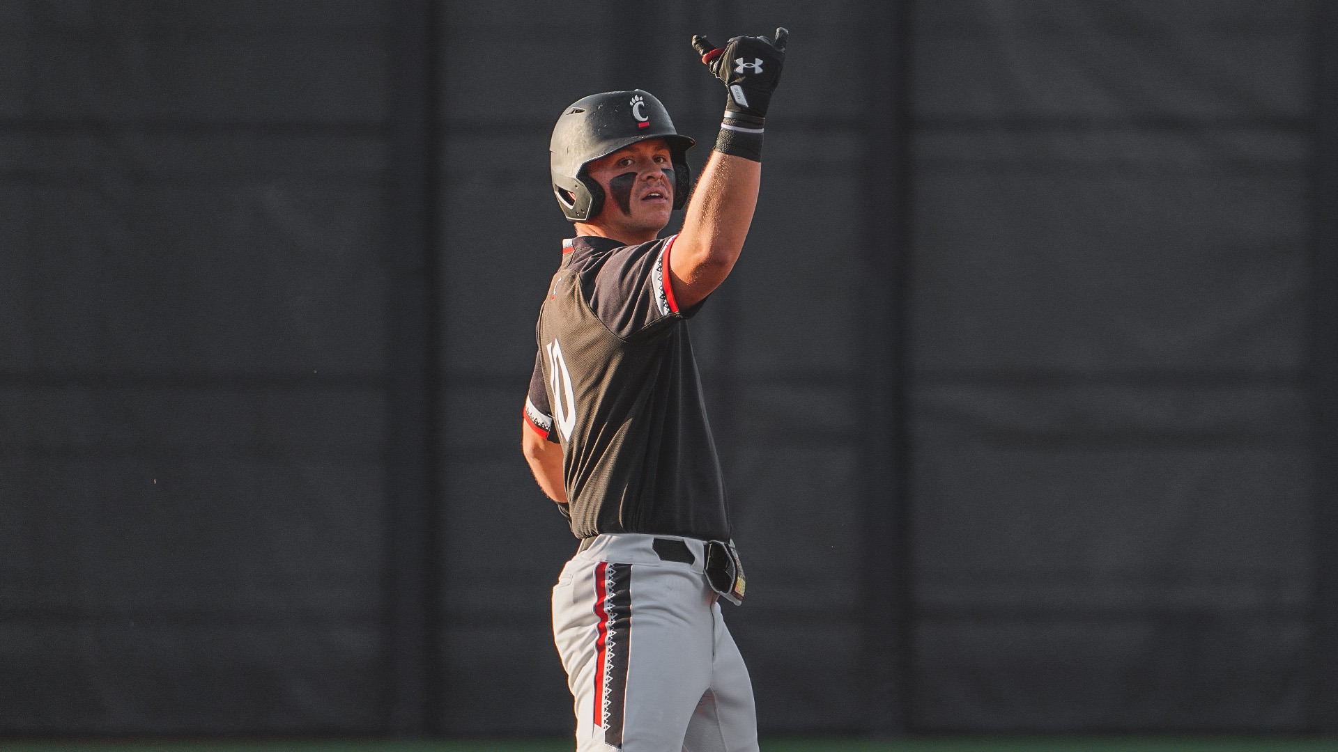 Cincinnati Outlasts Xavier to Complete Season Sweep University of Cincinnati Athletics