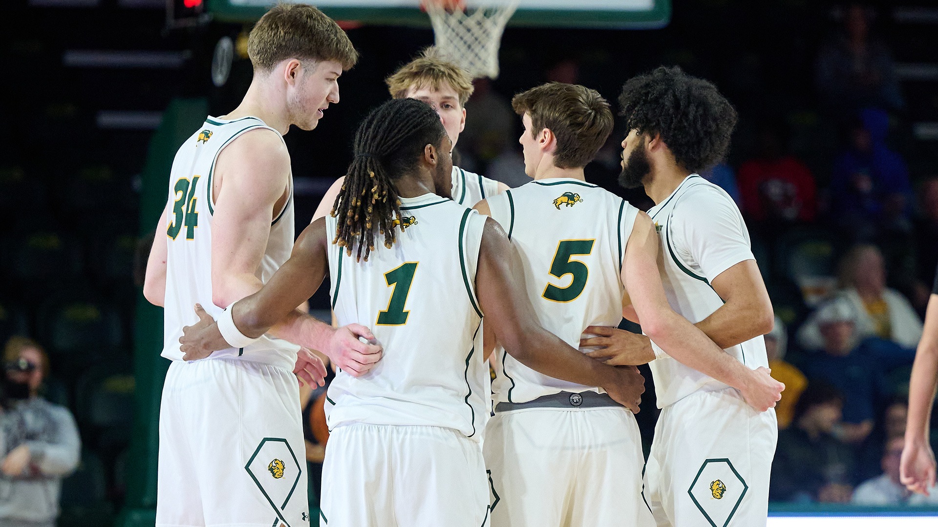 NDSU MBB team huddle