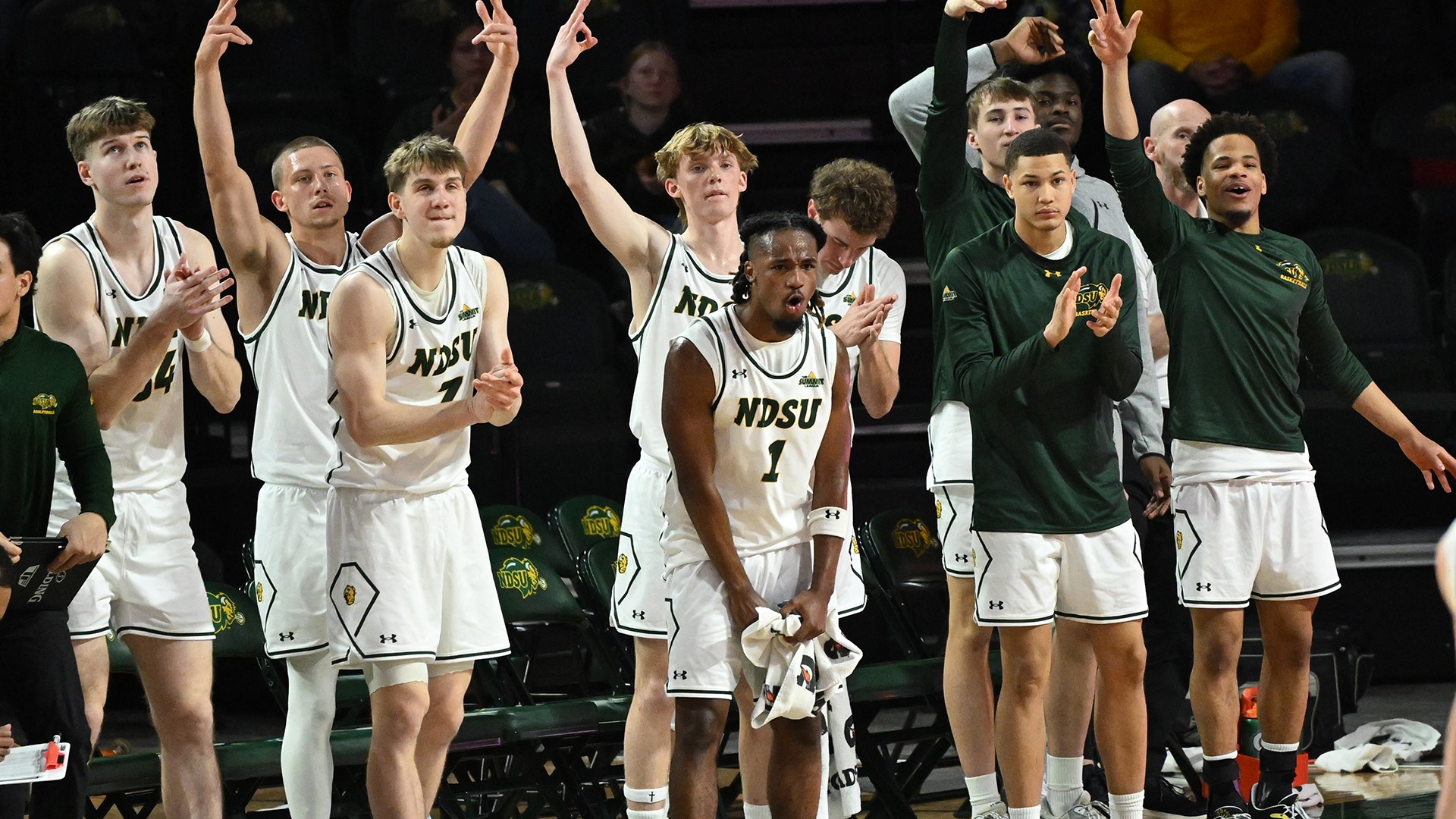 NDSU MBB team celebrates