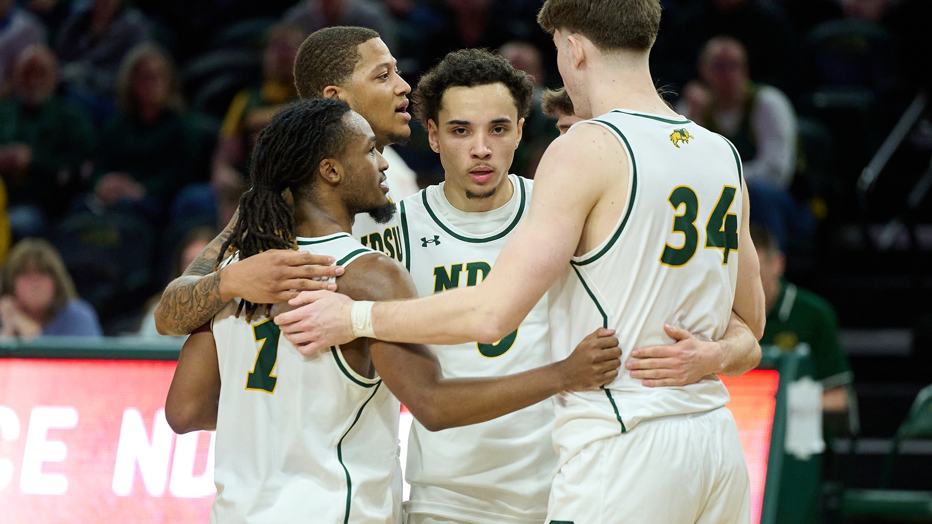 NDSU MBB huddle