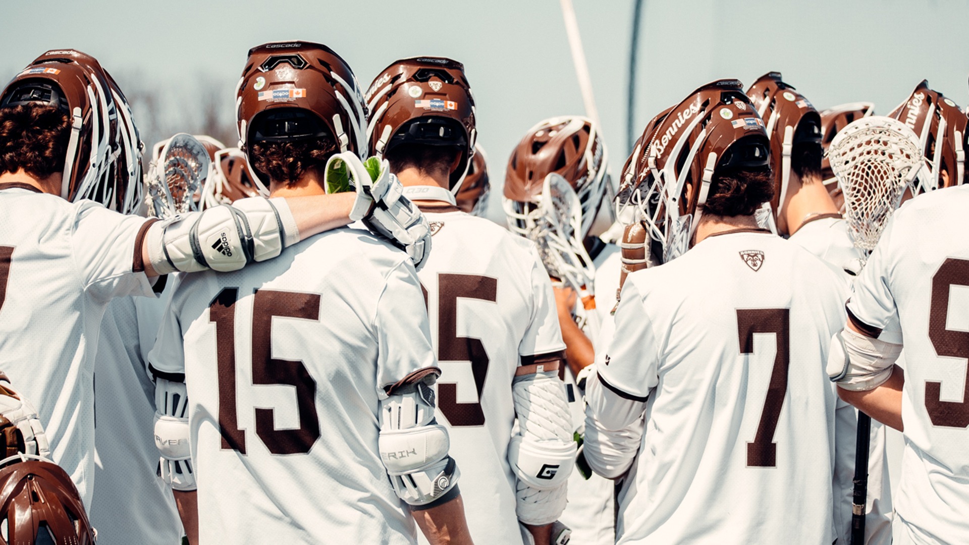 Men's Lacrosse huddle 2023