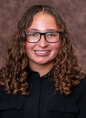 Dezia Becker Headshot 25-26