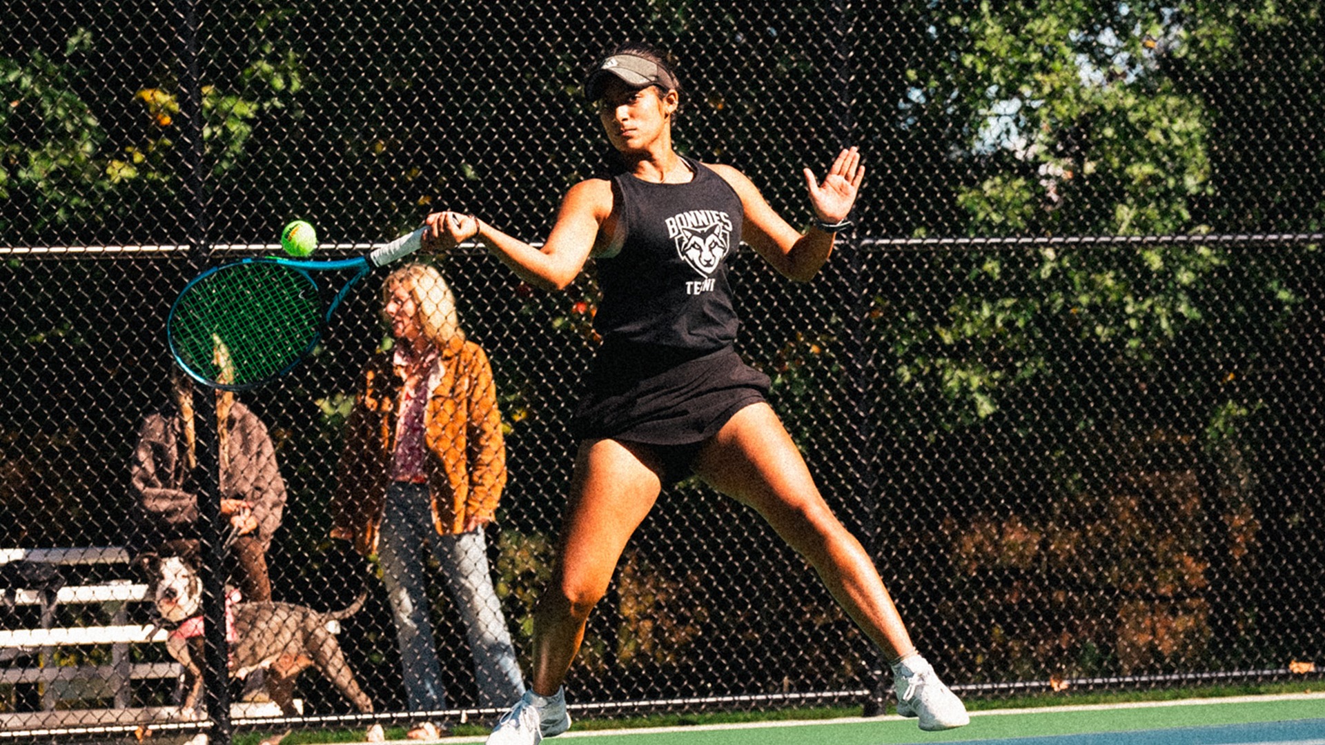 Kashish Kant hitting a forehand