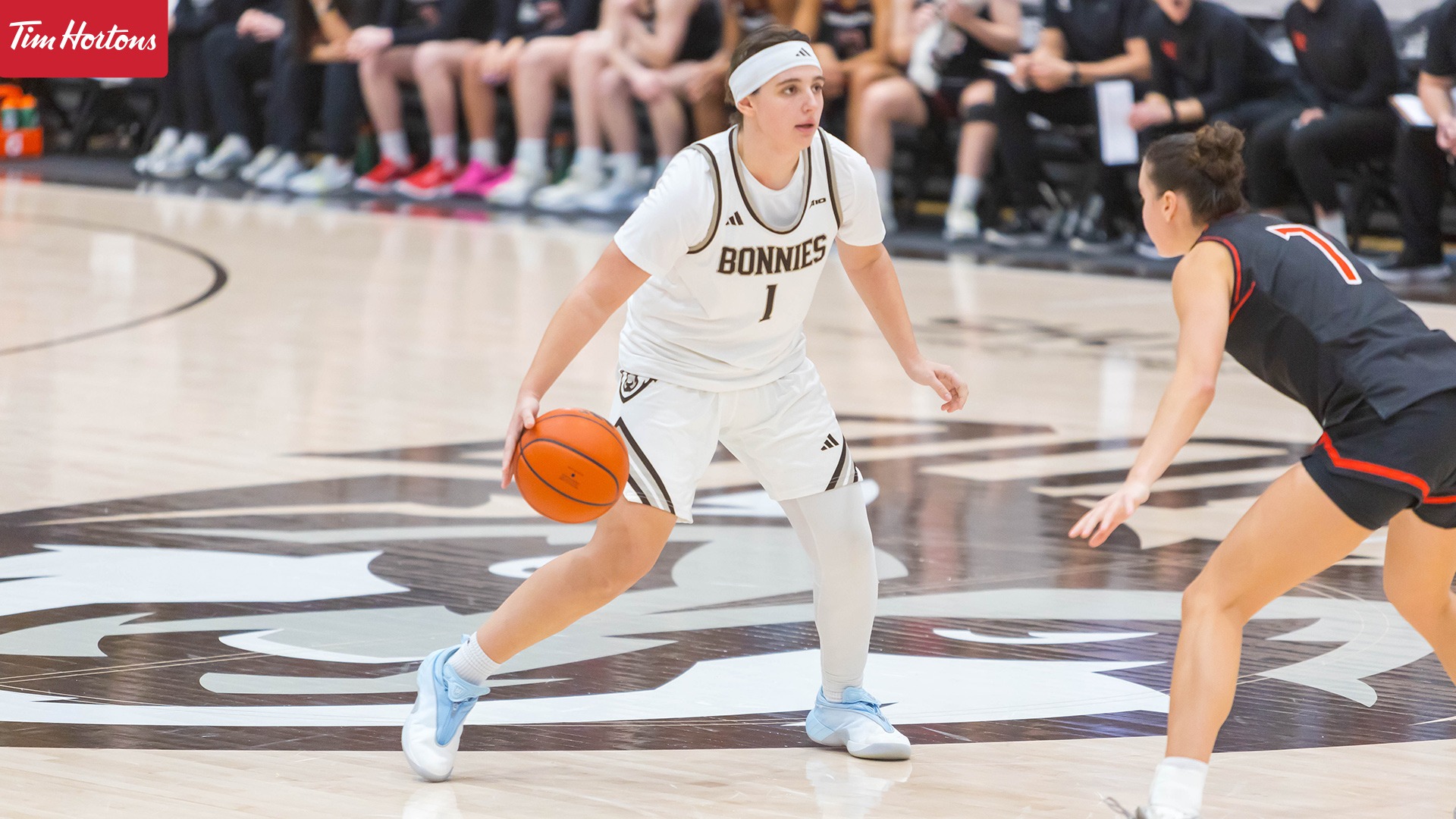 Mackenzie Pettinelli dribbling