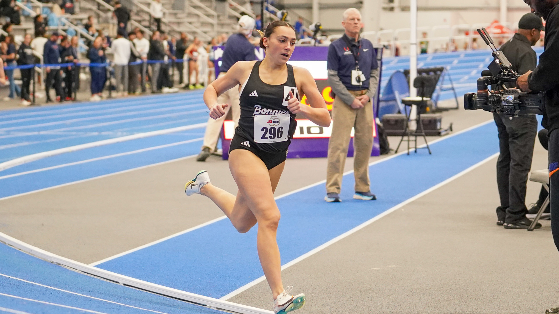 Maddie McKillop indoor track