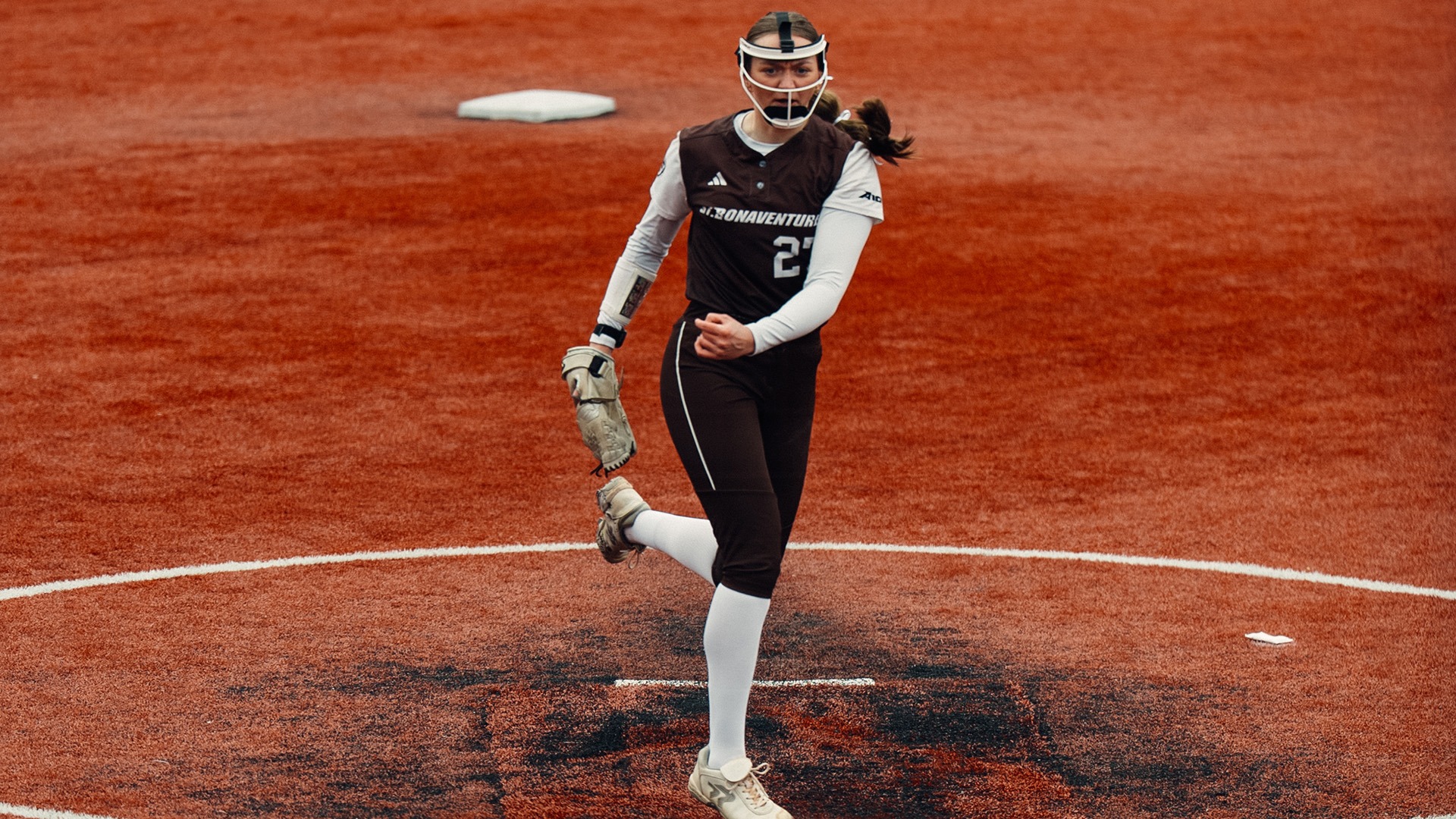 Kendall Stull pitching