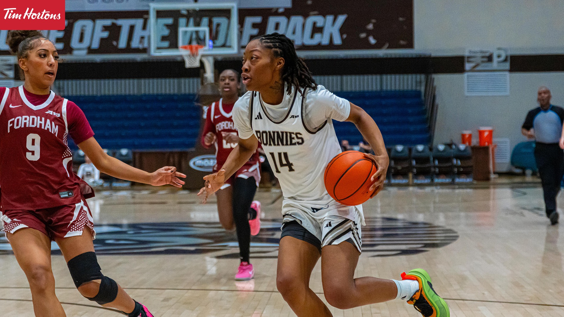 Gabby Robinson dribbling