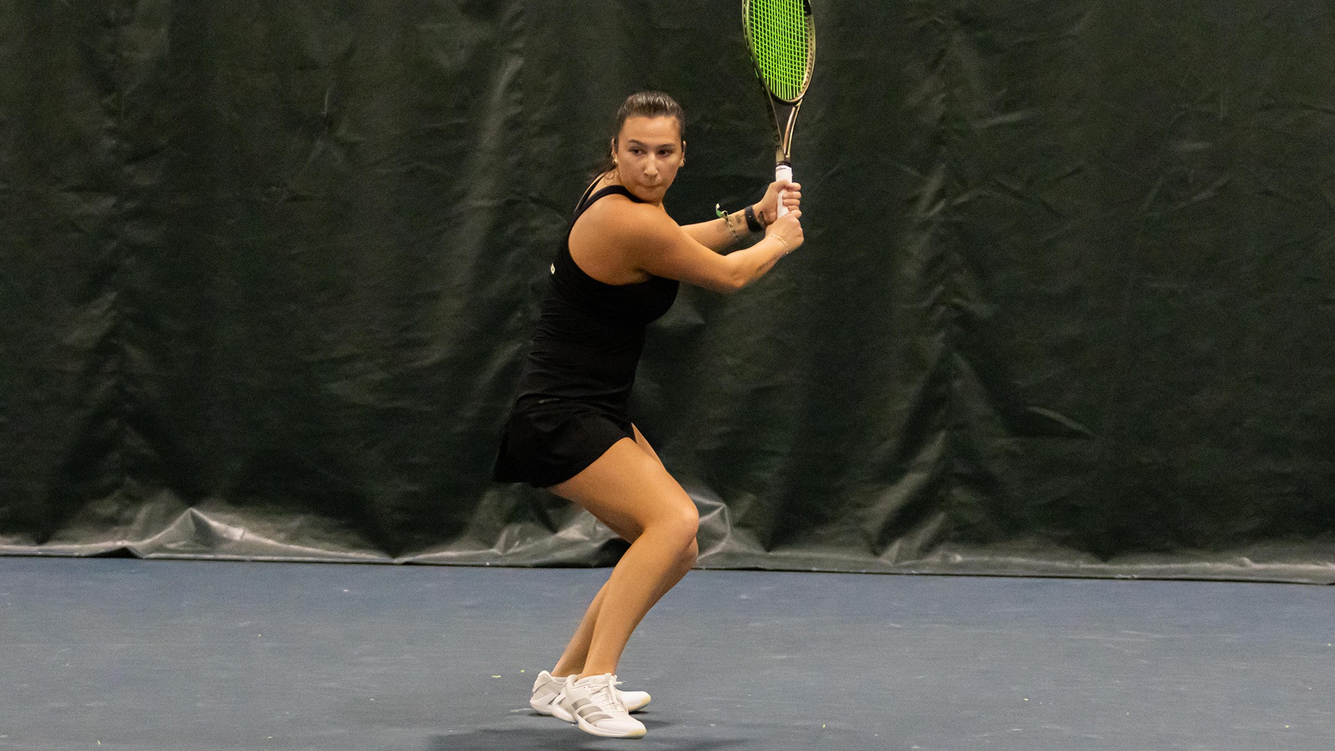 Gabriella Blumberg hitting a backhand