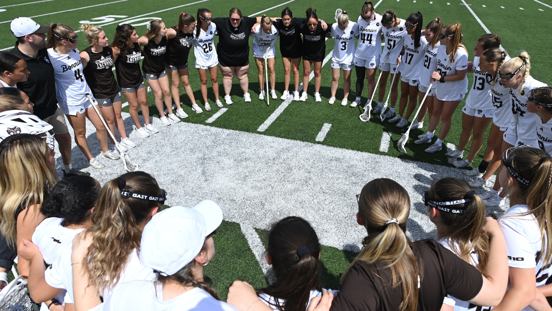 Women's Lacrosse pregame huddle