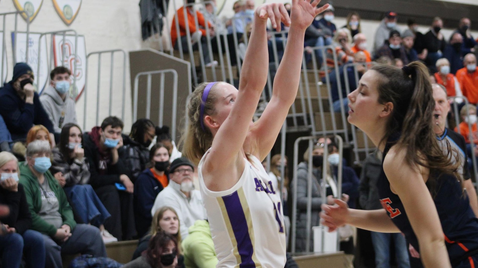 WBB holds Hope to seasonlow, unable to hold off No. 1 Flying Dutch