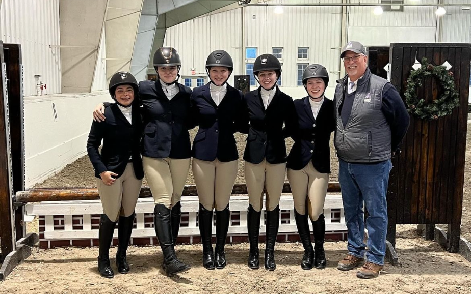 Hunt Seat competes at Tournament of Champions Albion College
