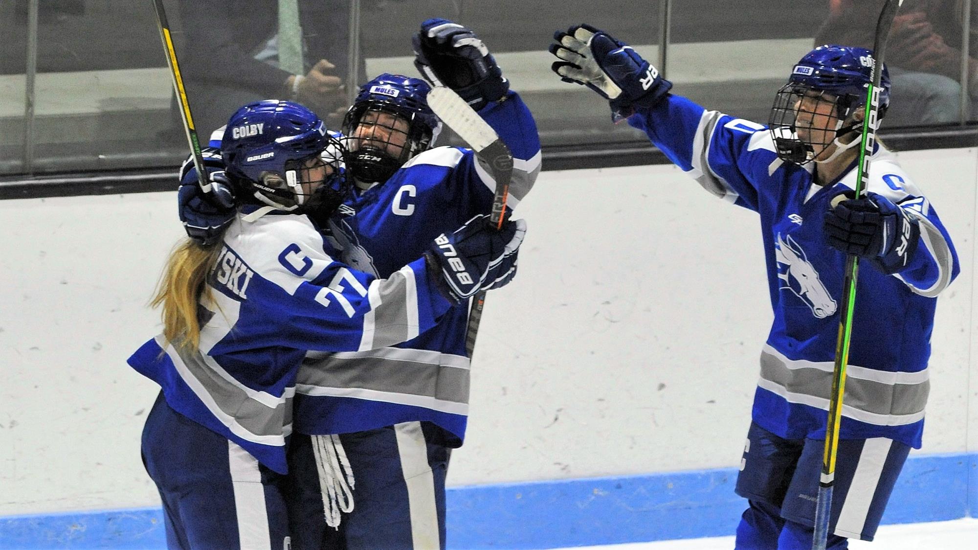 Women's Ice Hockey the New Year with a 90 Win Against