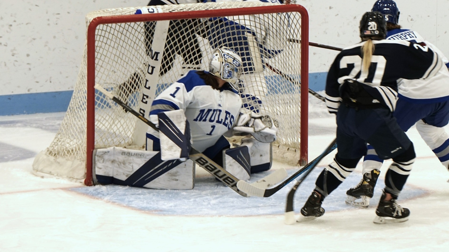 Women's Ice Hockey Shuts Out Huskies in Season Opener Colby College