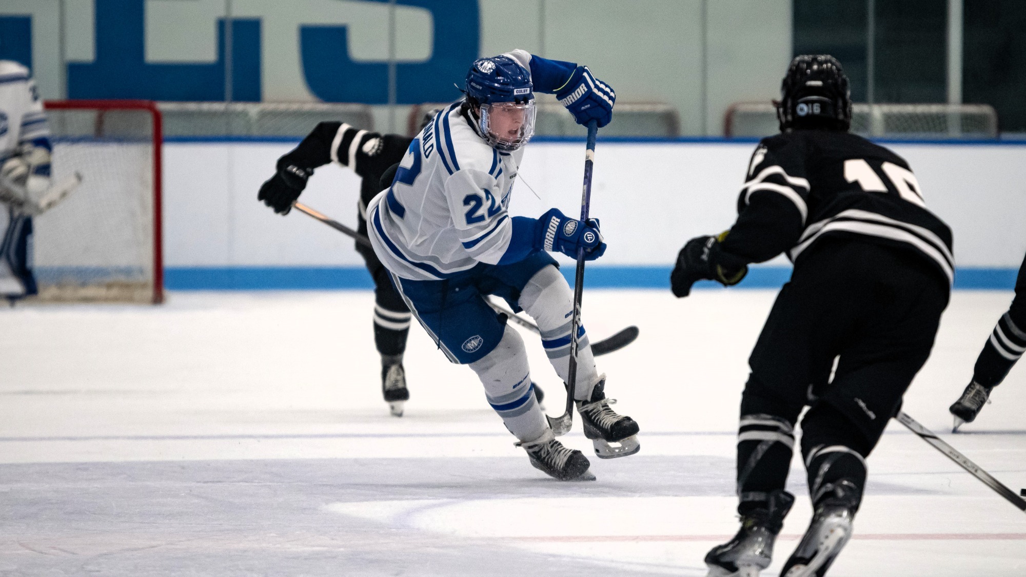 Men's Ice Hockey Tallies Seven to Take Down Hawks Colby College