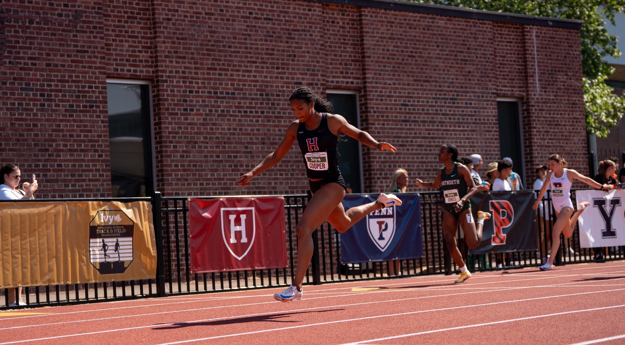 Ella Cooper 200m