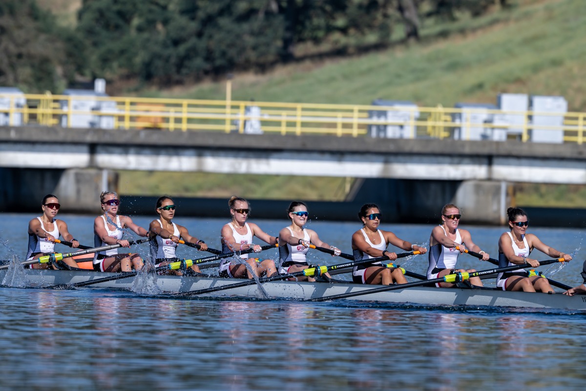 Varsity eight rows in the semis of the IRA National Championship.