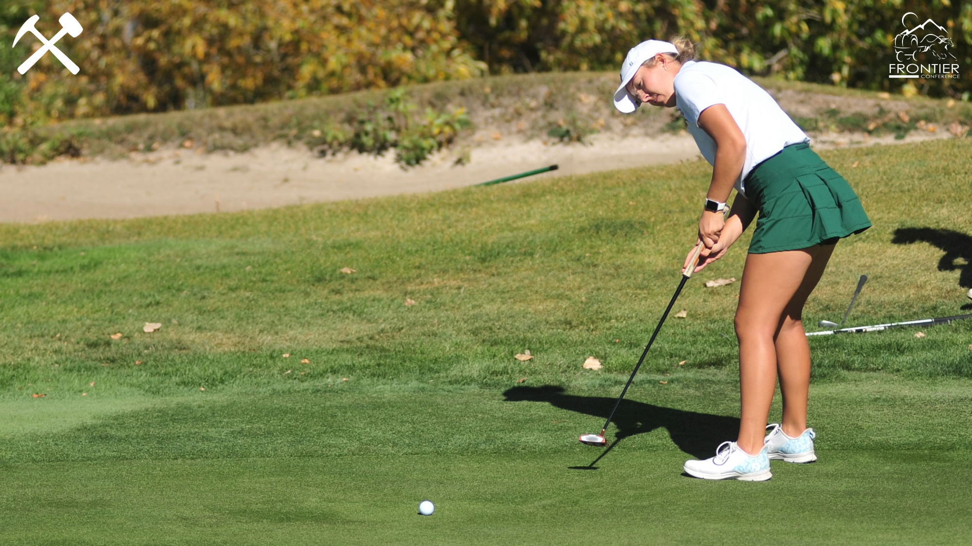 Casha Corder putting in a golf tournament