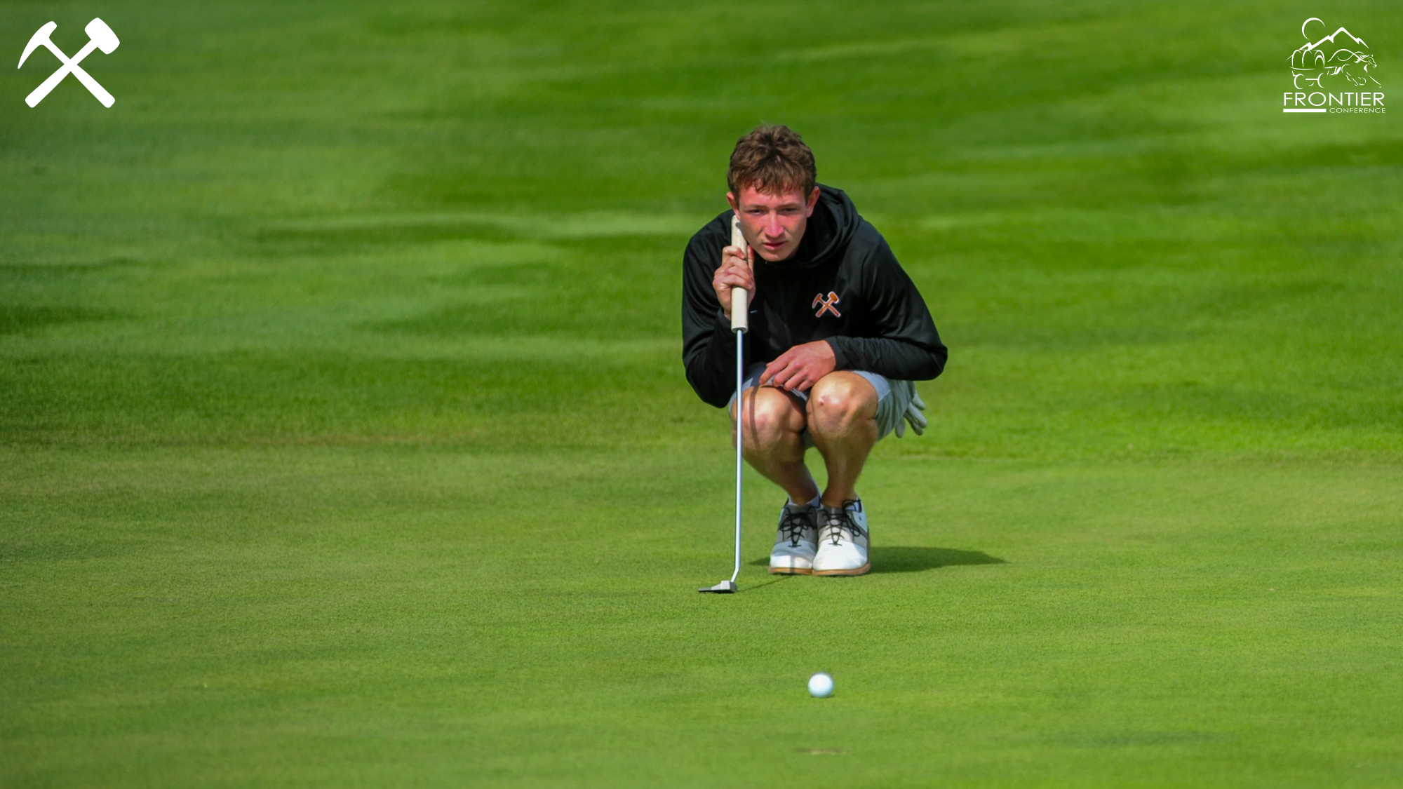 Chase Choquette squats to read a putt