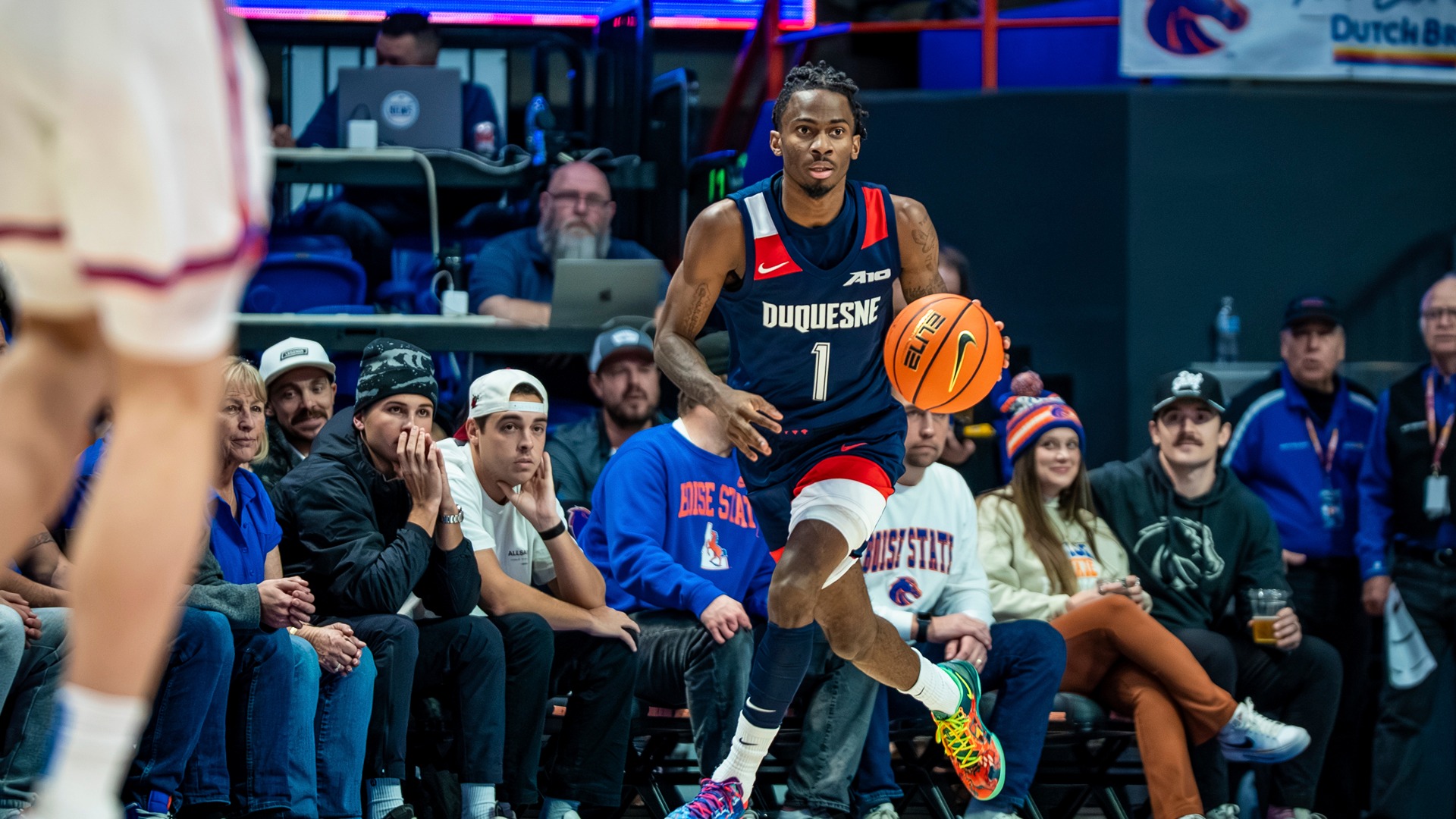 Tarence Guinyard dribbles up court at Boise State.