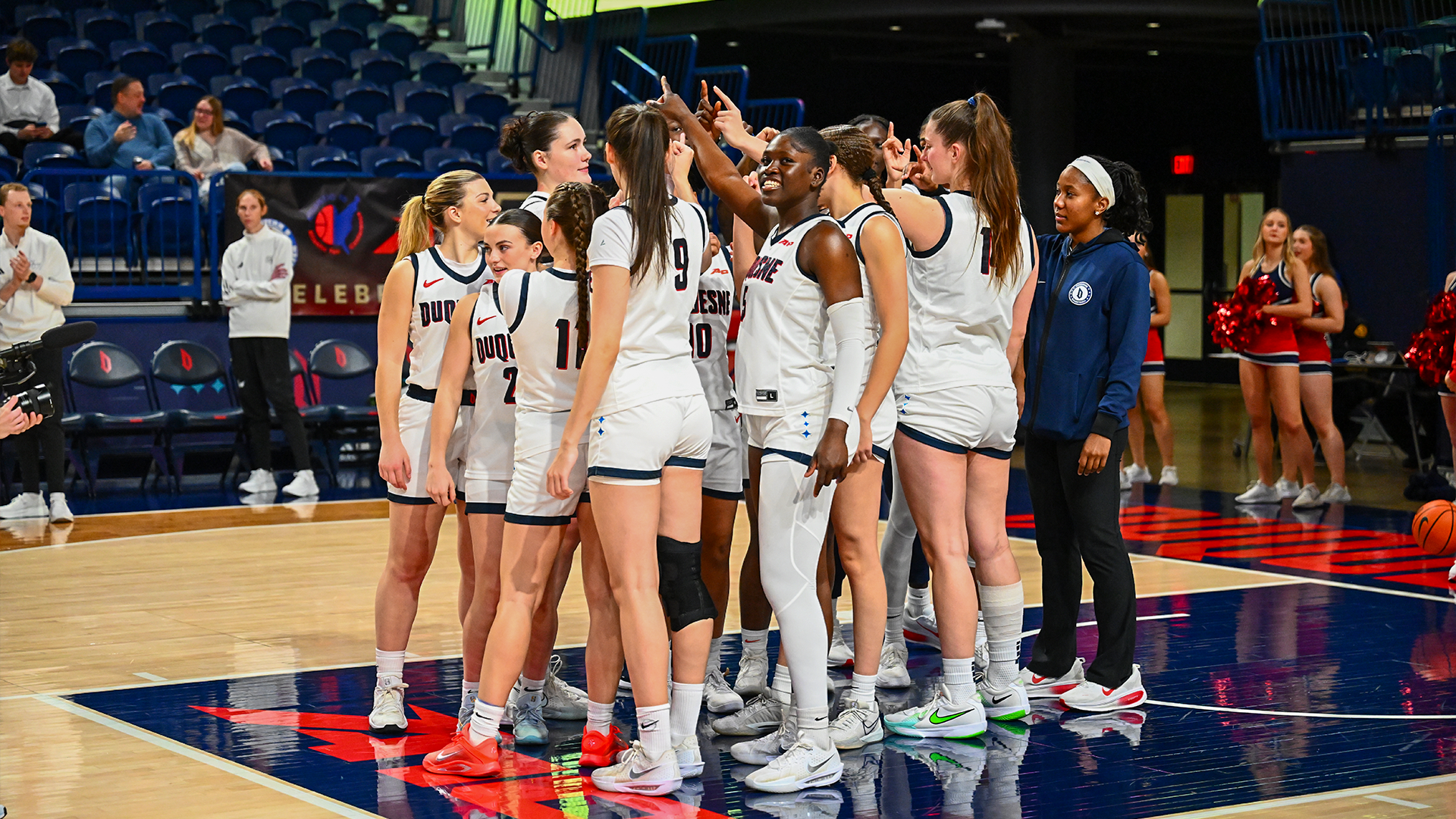 DUQ WBB Huddle