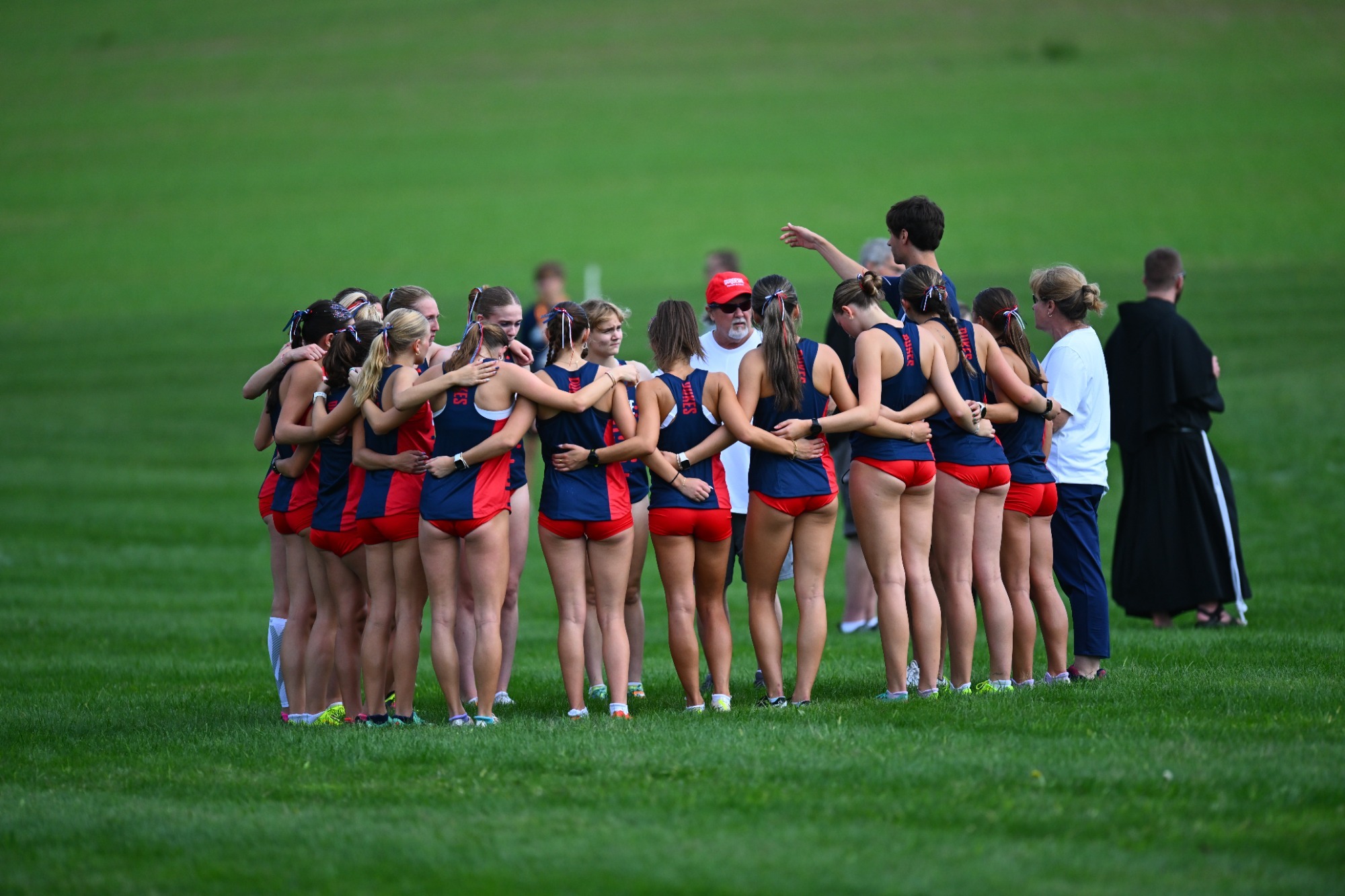 womens cross country team huddle at sfu 2026