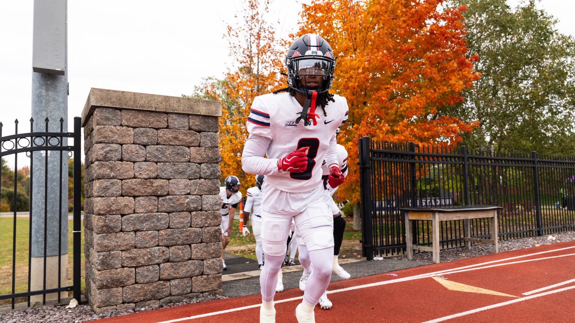 jaylyn monds takes field at stonehill