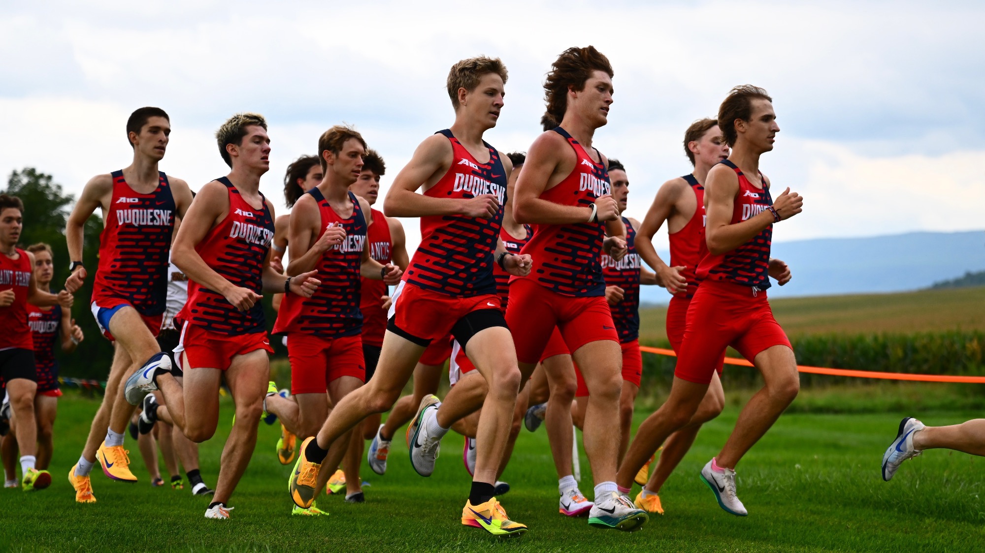 Men’s XC starts race in pack at SFU 2026
