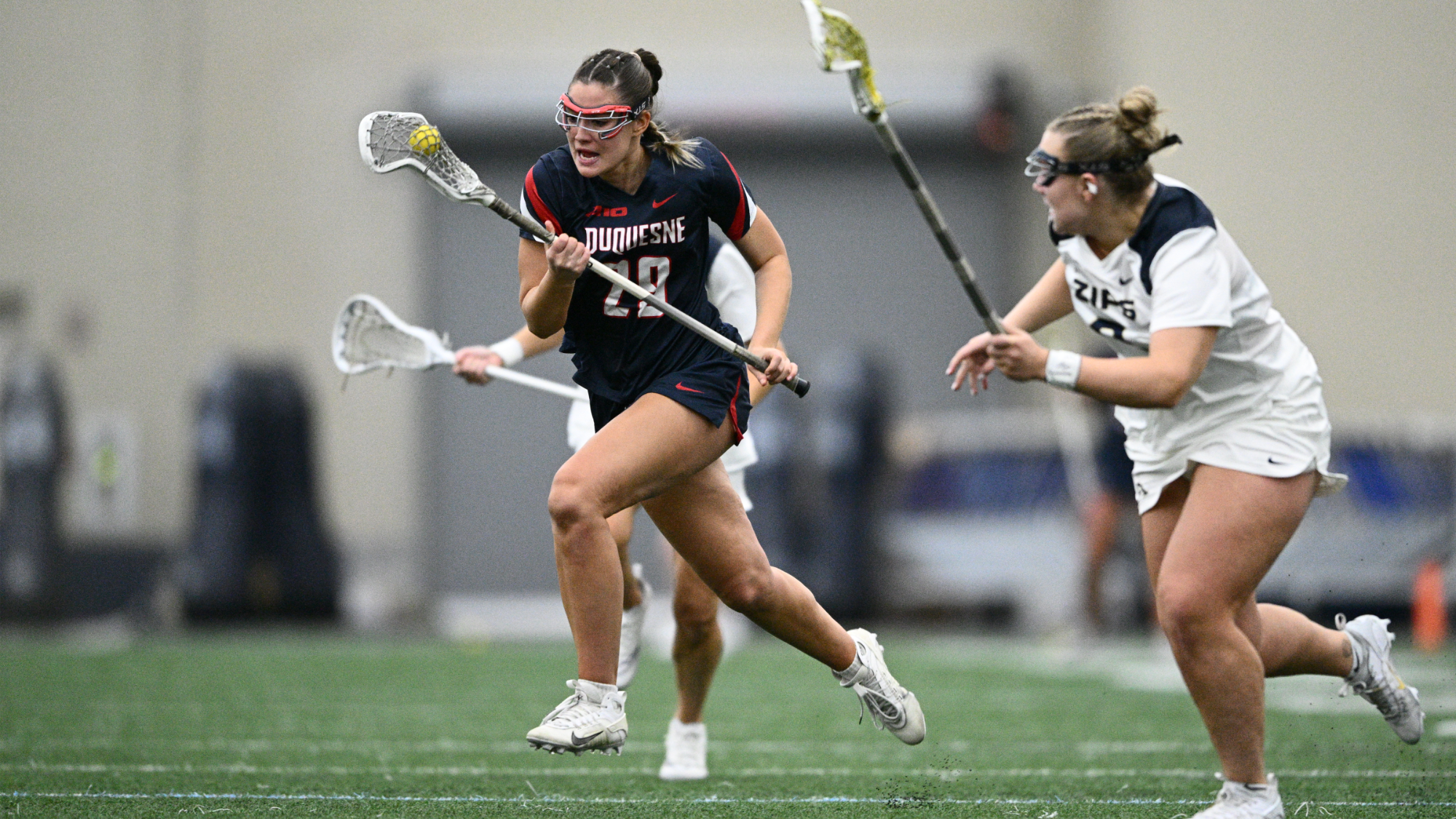 ali evans outruns defender 2026 game at akron