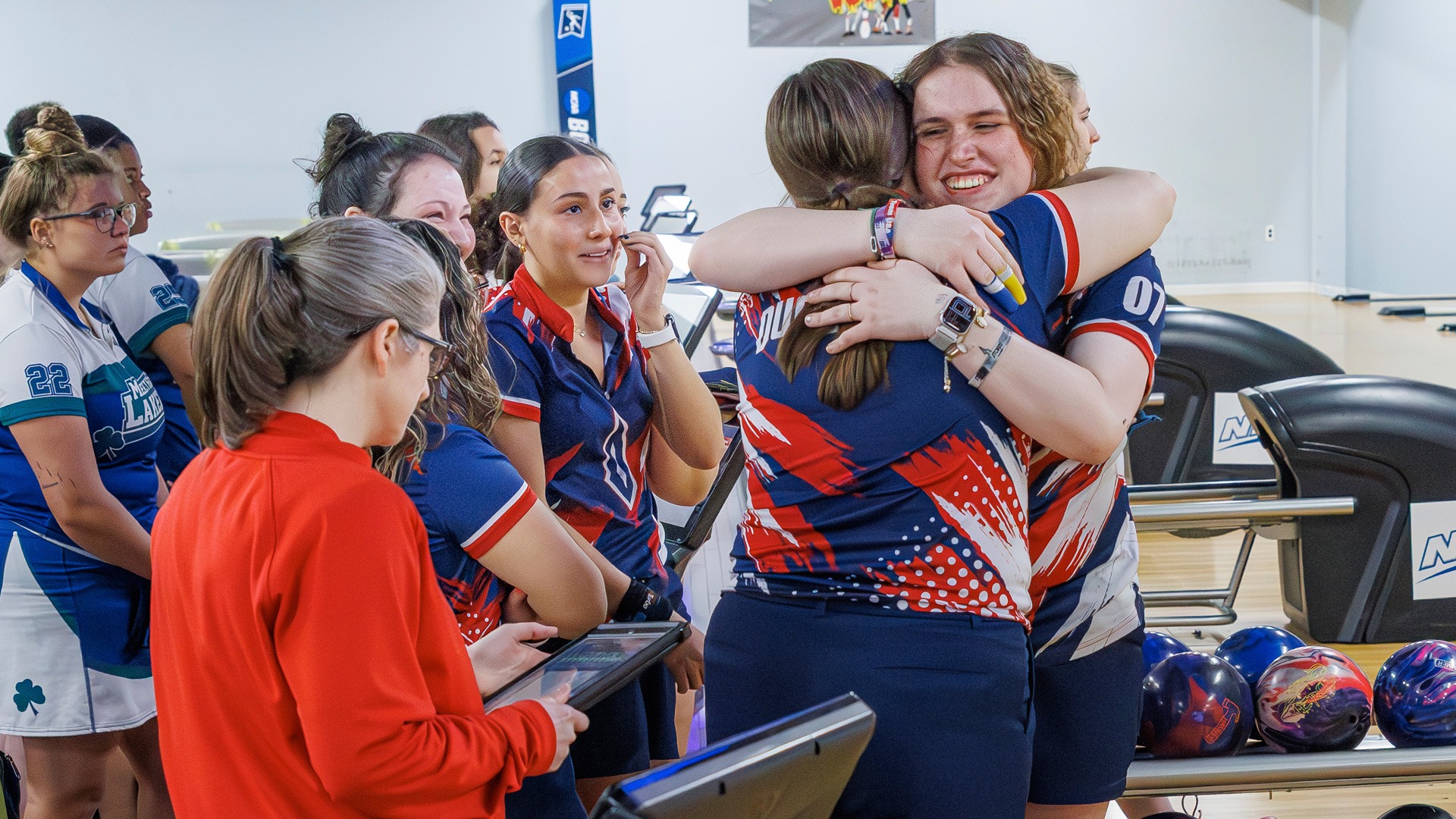 Maribeth Baker and Emma Siekierski hug at NEC Championship