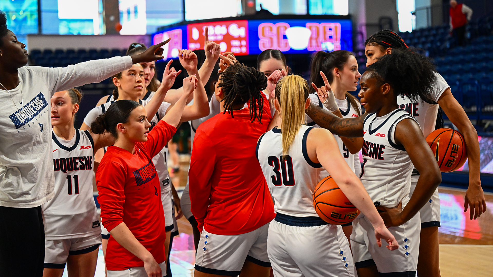 DUQ WBB Huddle