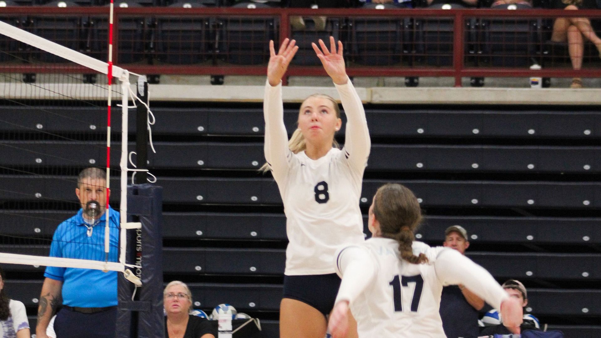 Jasmine Sullivan setting ball