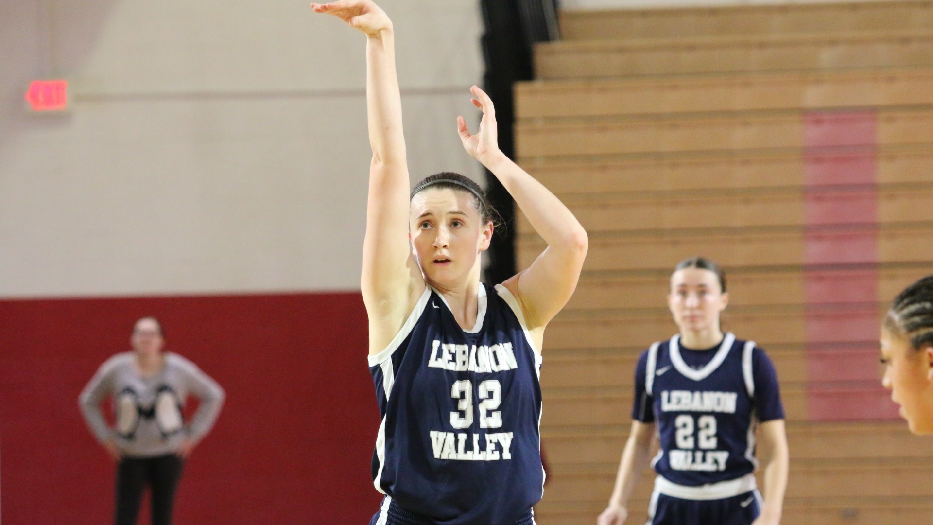 Brielle Reidinger knocking down free throw