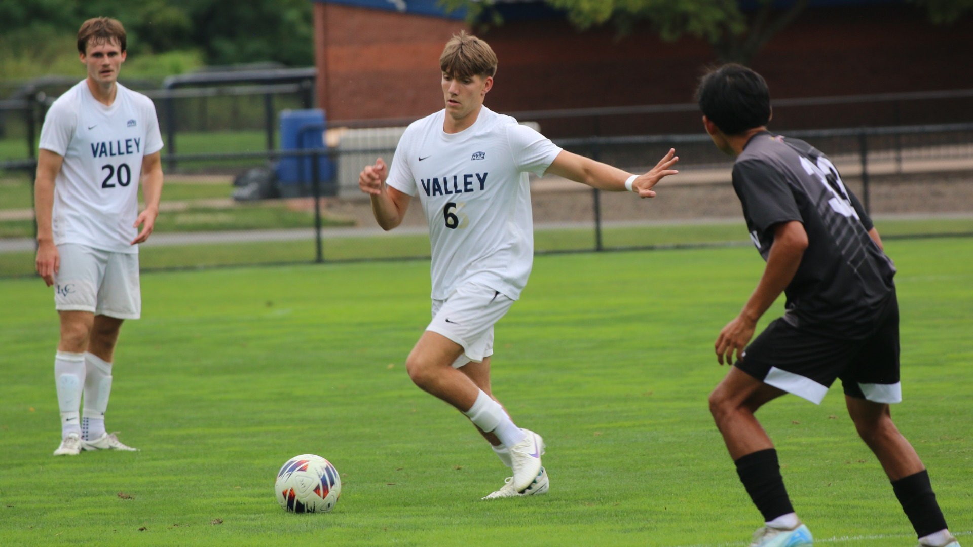 Nathan Kimball eluding defenders
