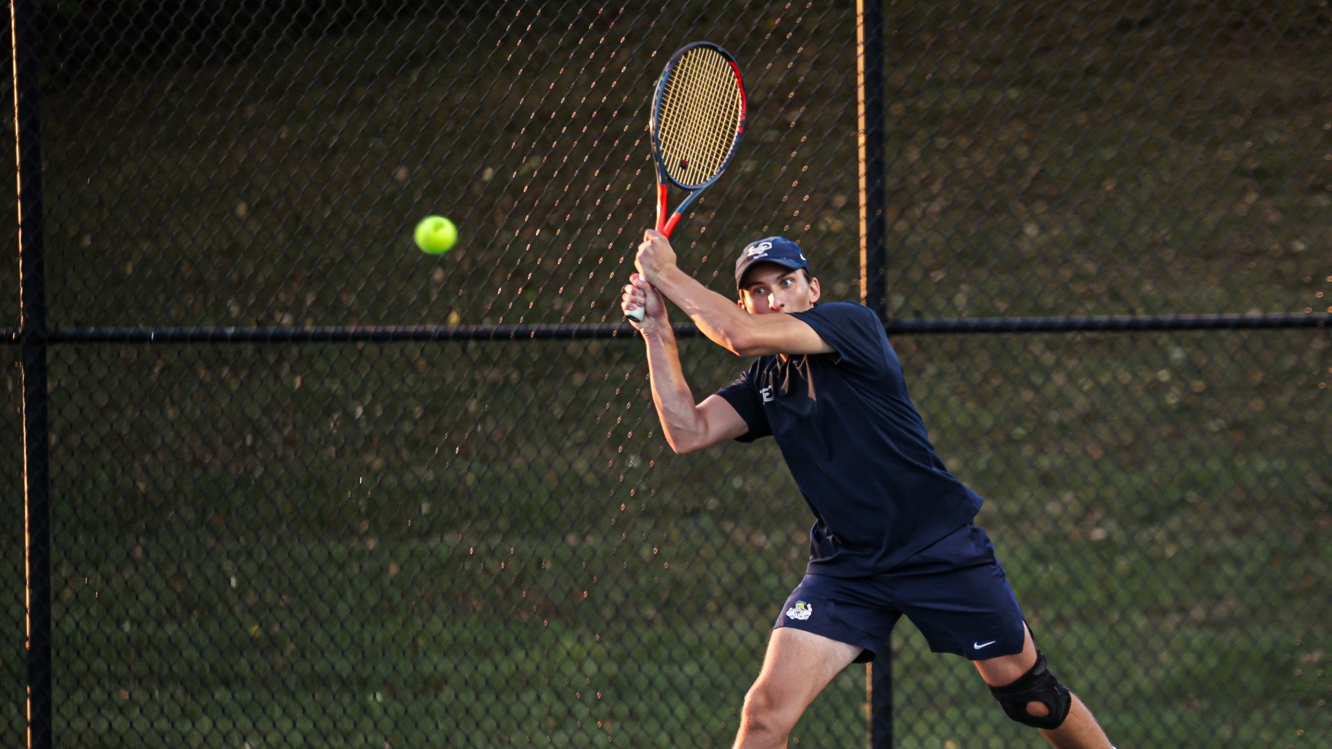Adam Warren hitting forehand