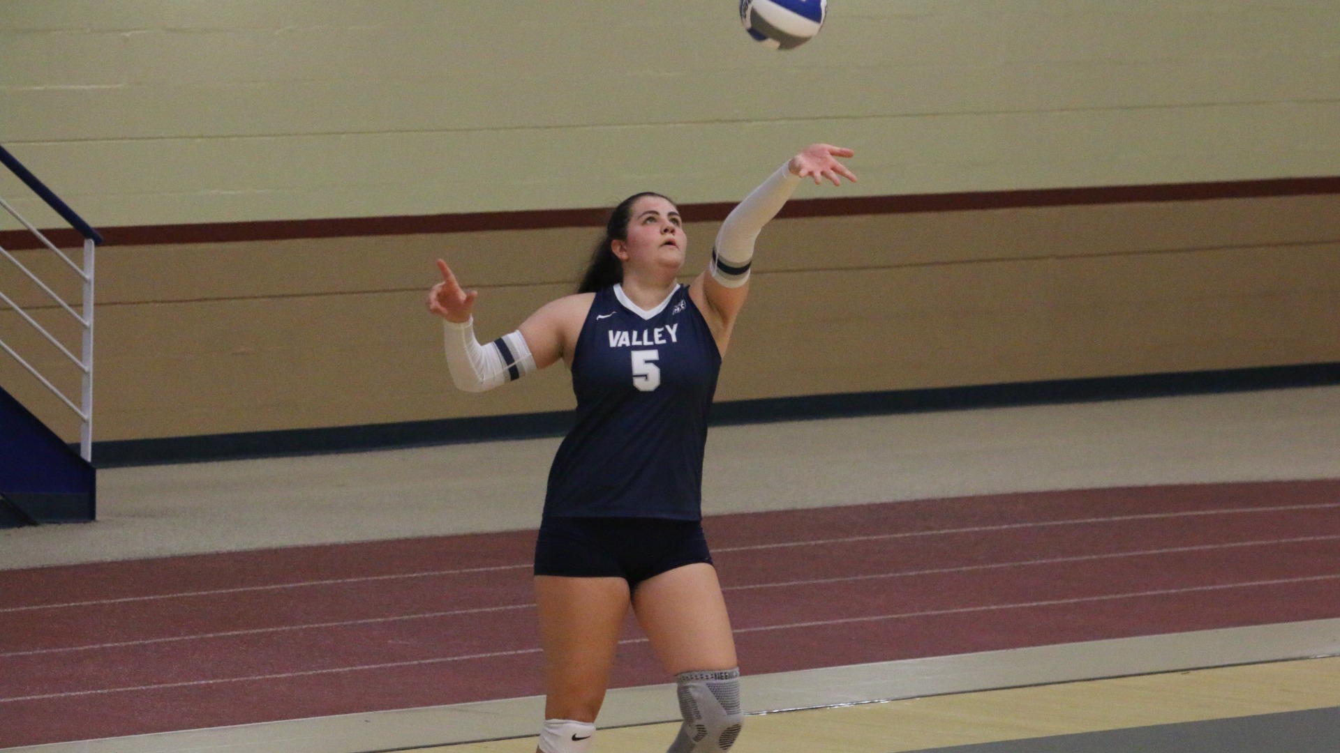 Teaguen Reynolds serving up an ace