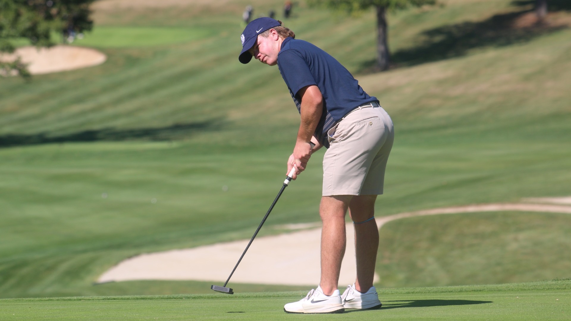Max Fisher watching putt