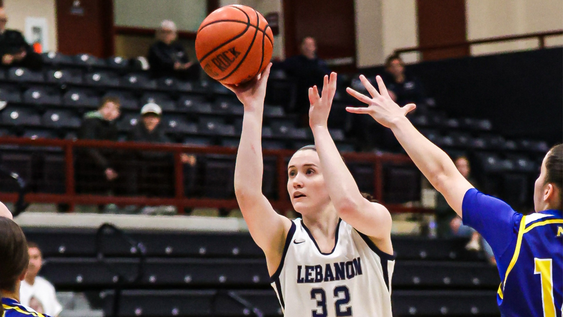 Brielle Reidinger shooting jumper