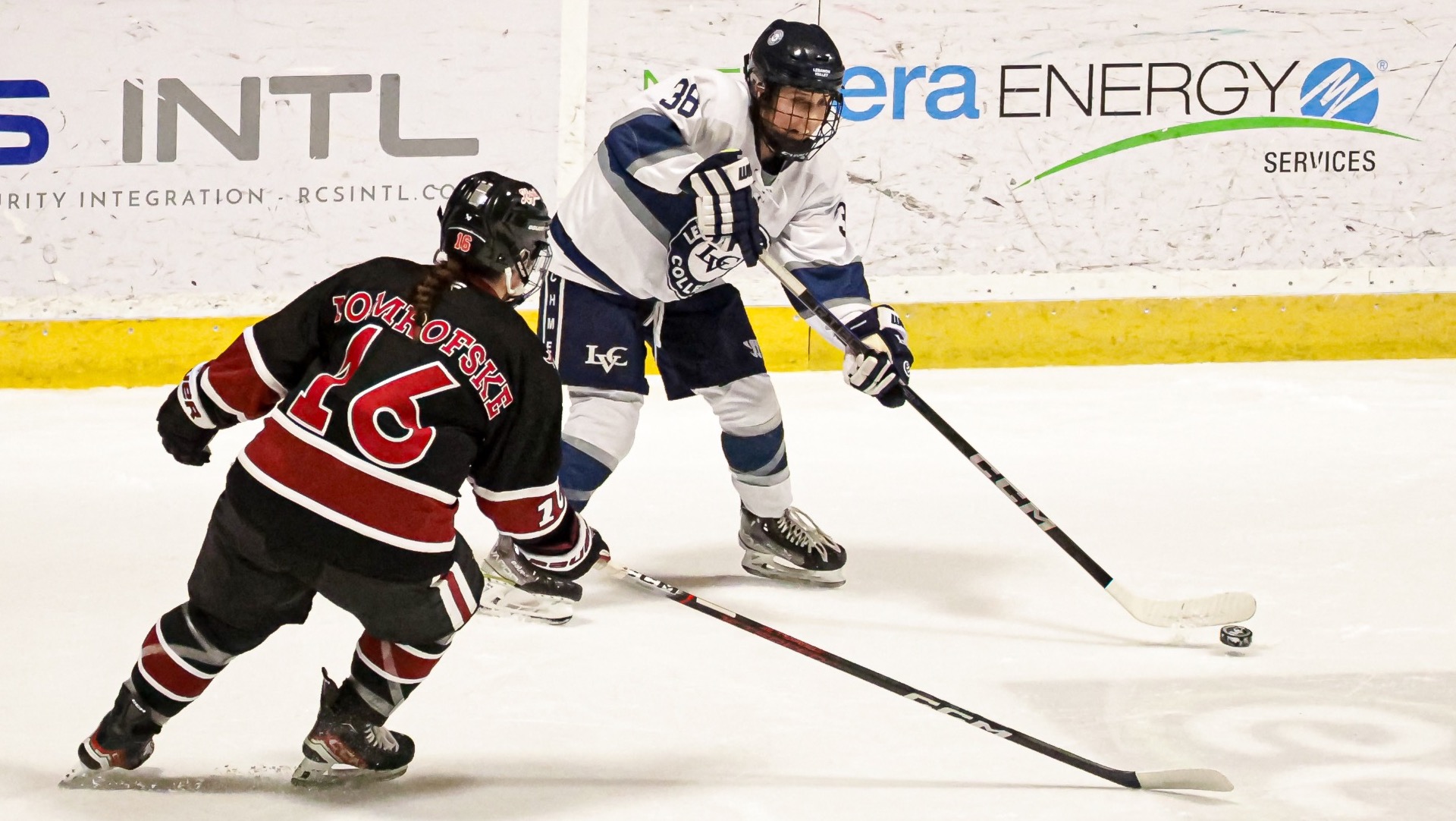 Addison Taylert passes the puck