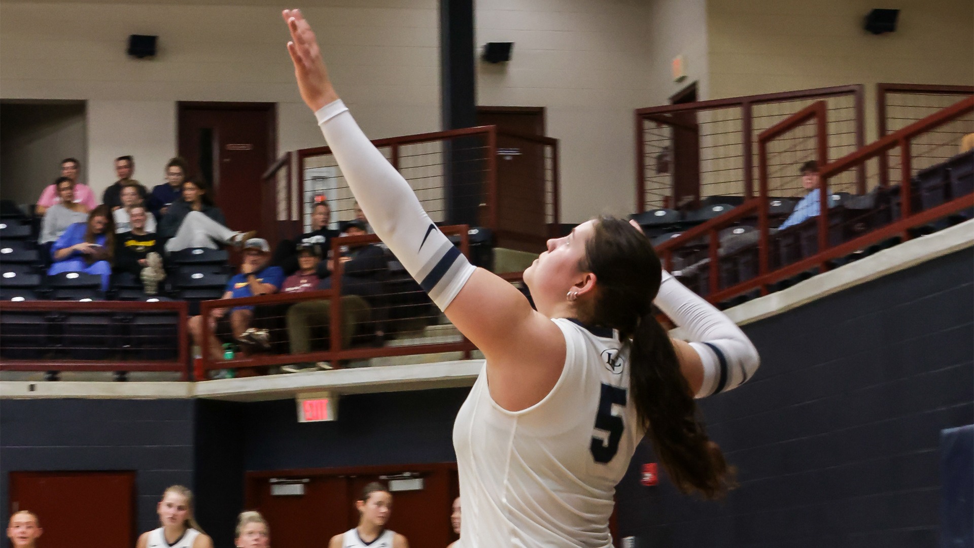 Teaguen Reynolds serving the ball