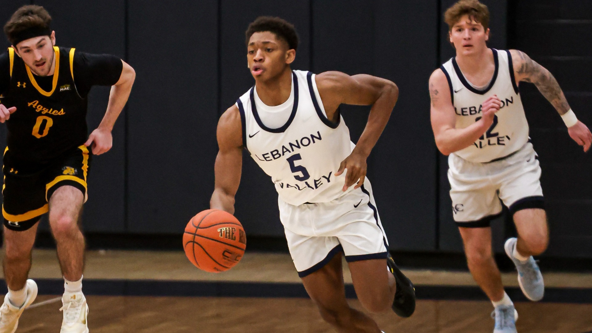 Demarcus Bandy dribbling past defenders
