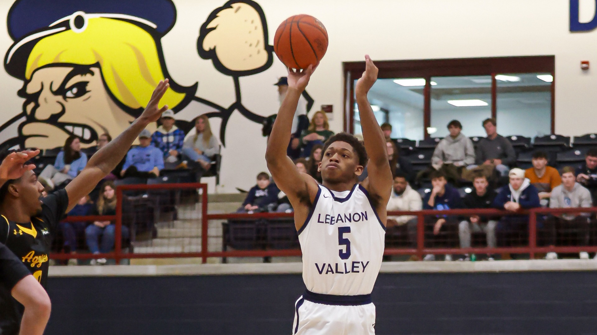 Demarcus Bandy shooting over defender