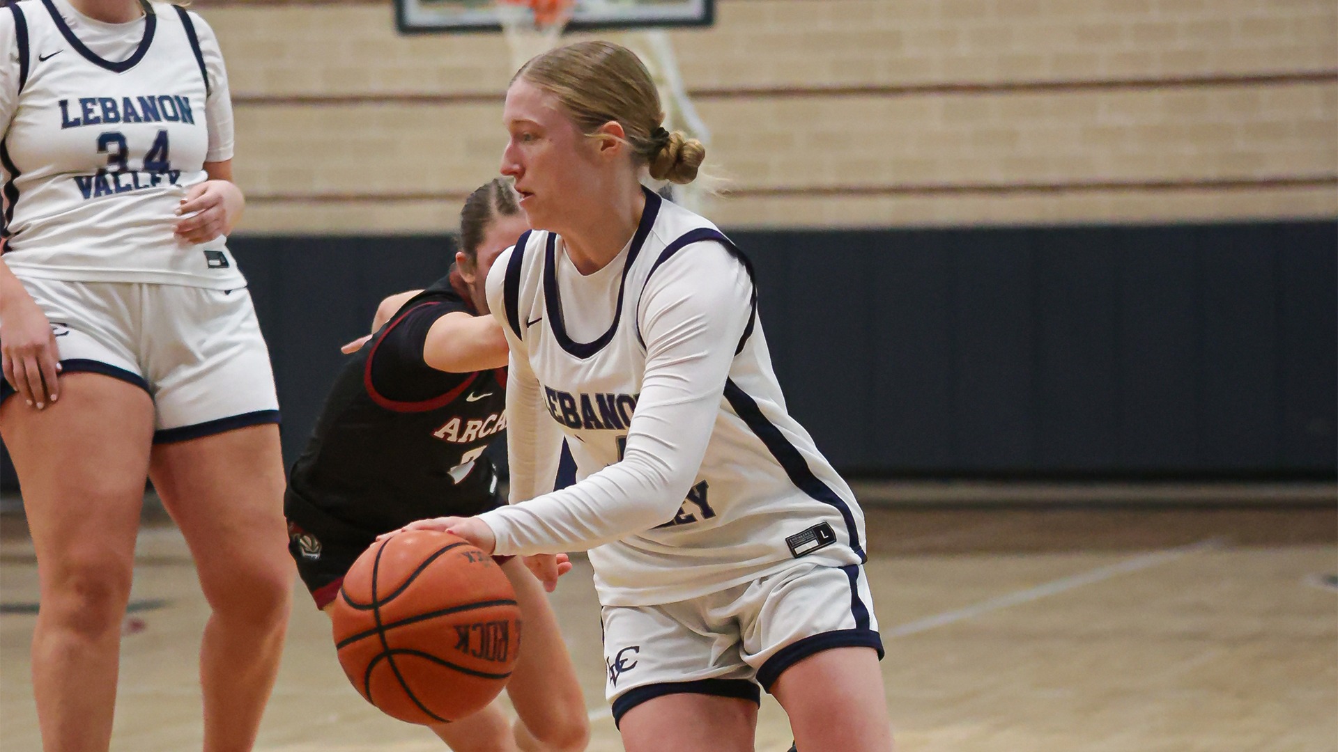 Riley Hevelow beating defending off the dribble