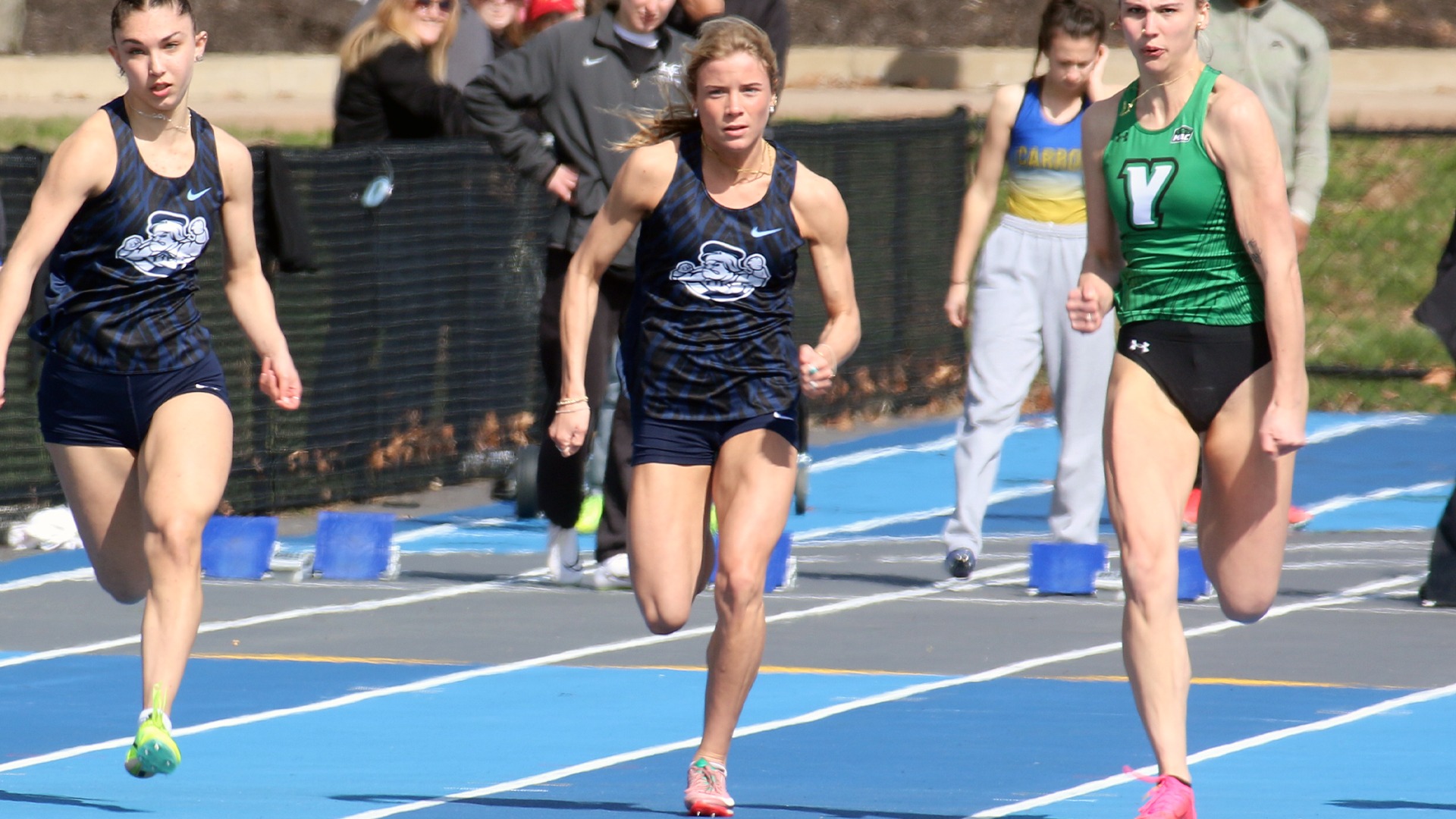 Ava Matter running 100 meters