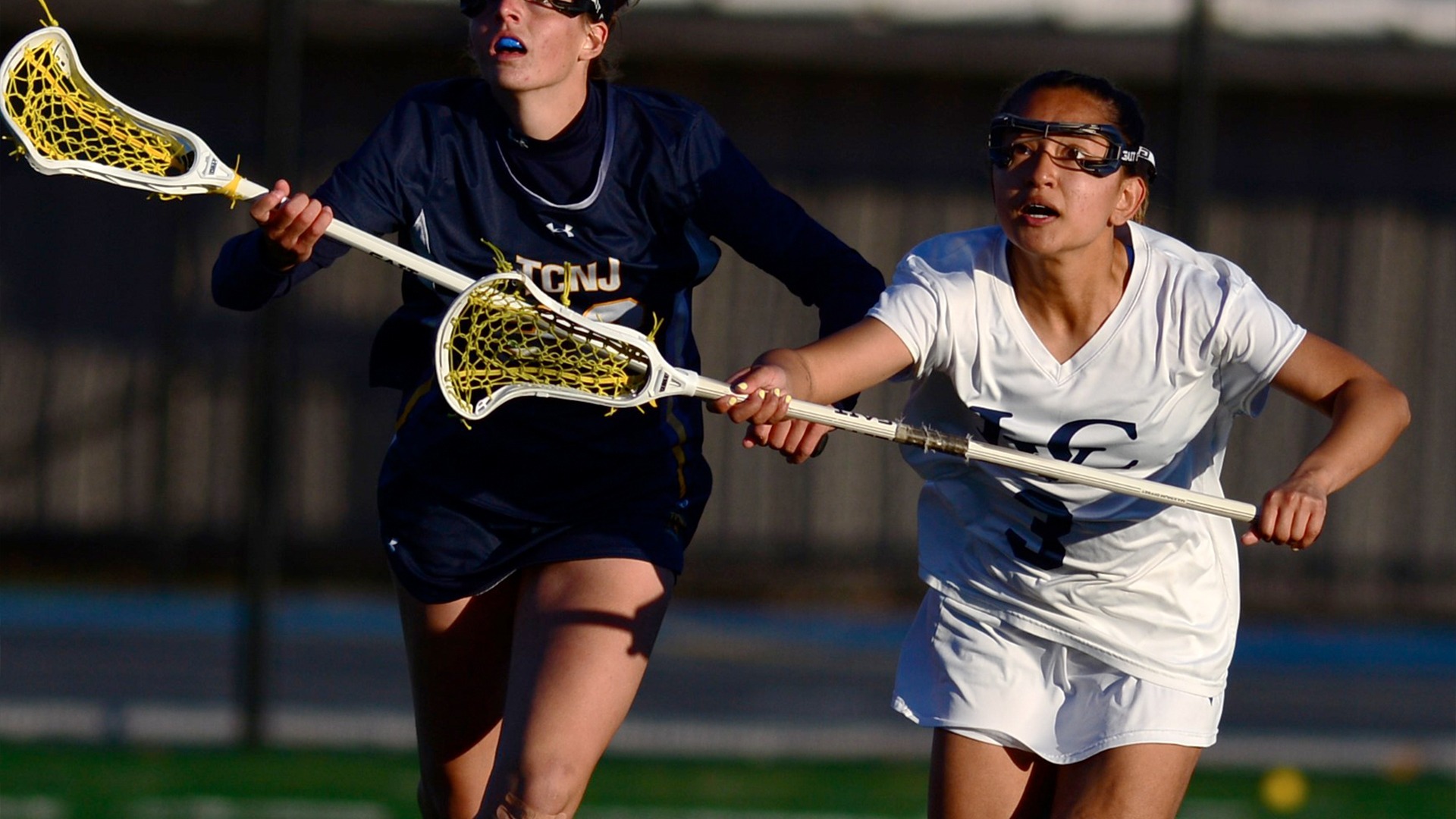 Kamille Bagapuro winning a draw control