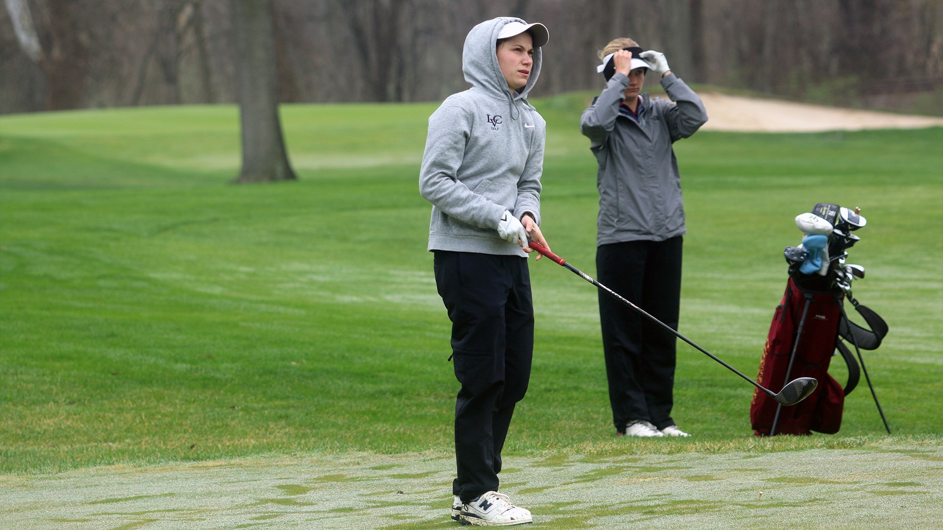 Jillian Fidler watching tee shot
