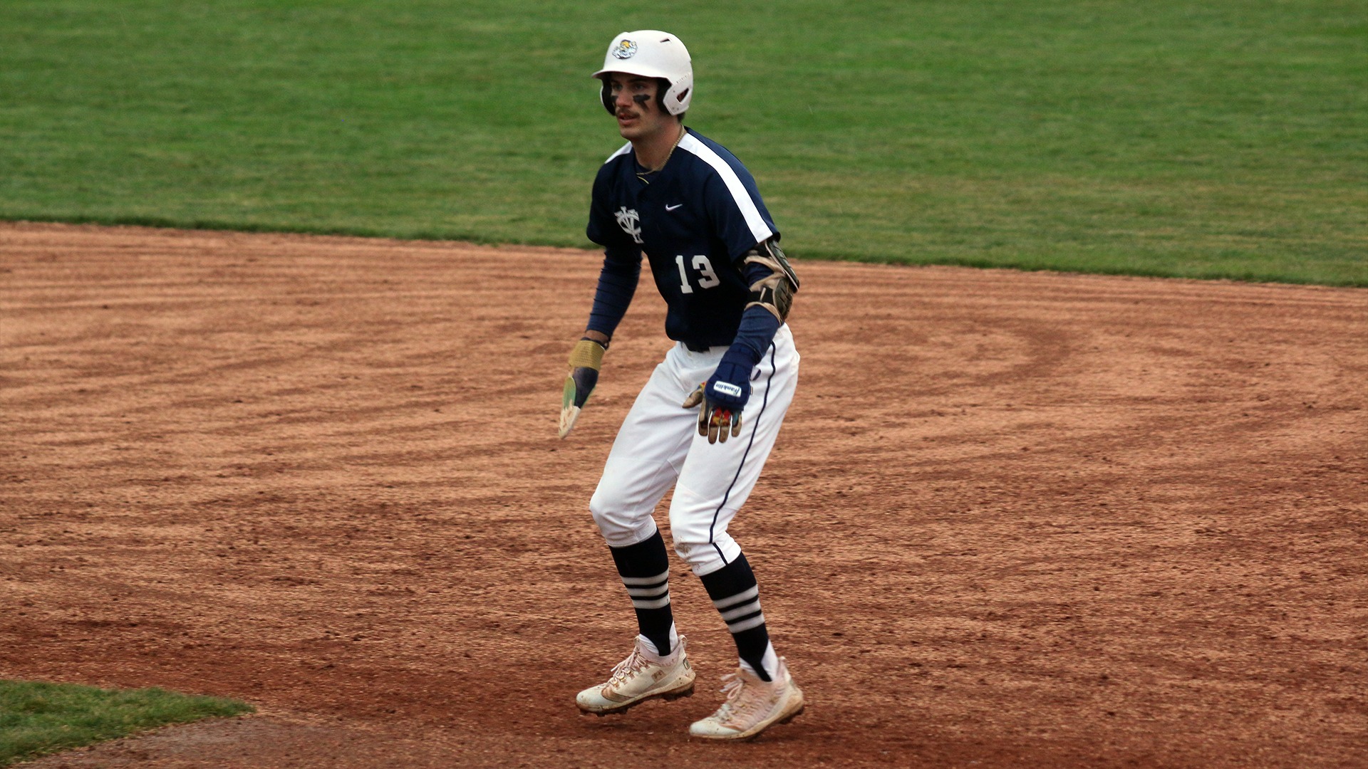 Owen Berry getting ready to steal a base
