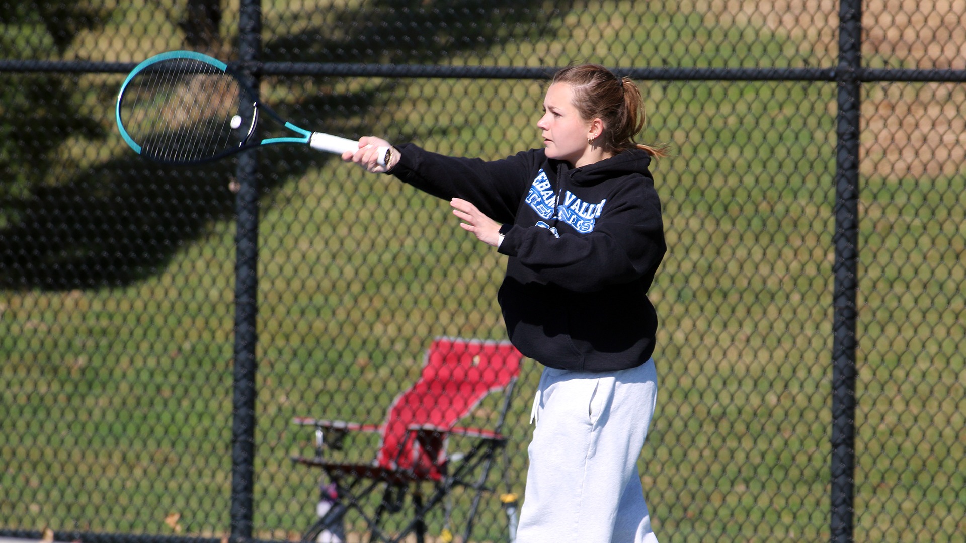 Laken Kelly hitting forehand return