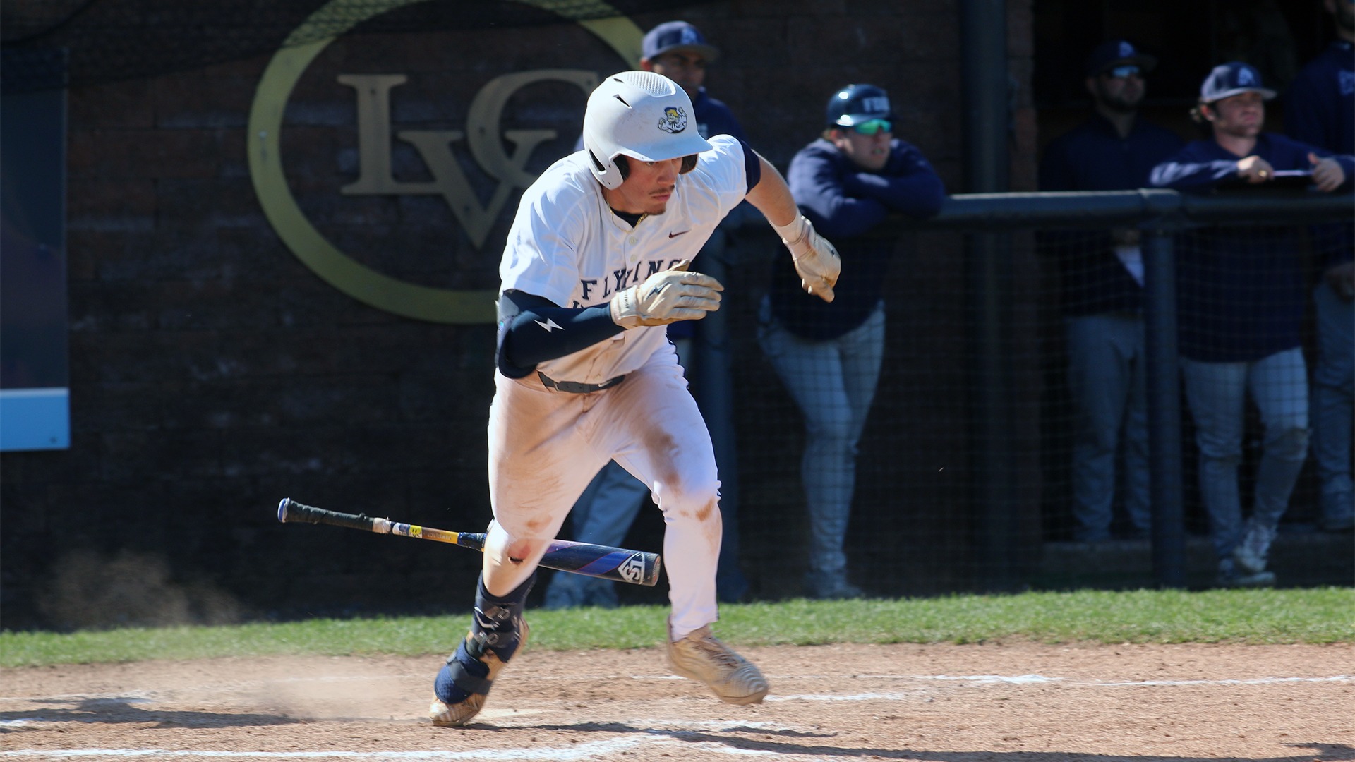 Daniel Palmieri running to first base